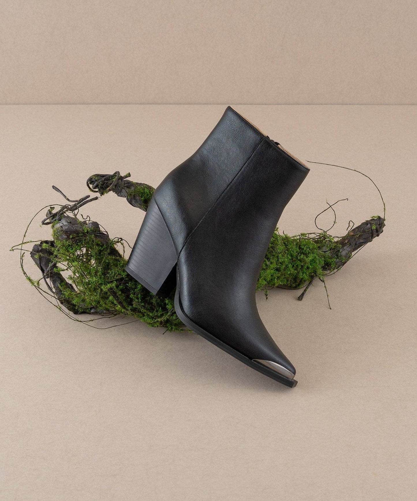Oasis Society The Frankie Black | Pointed Toe Cap Bootie