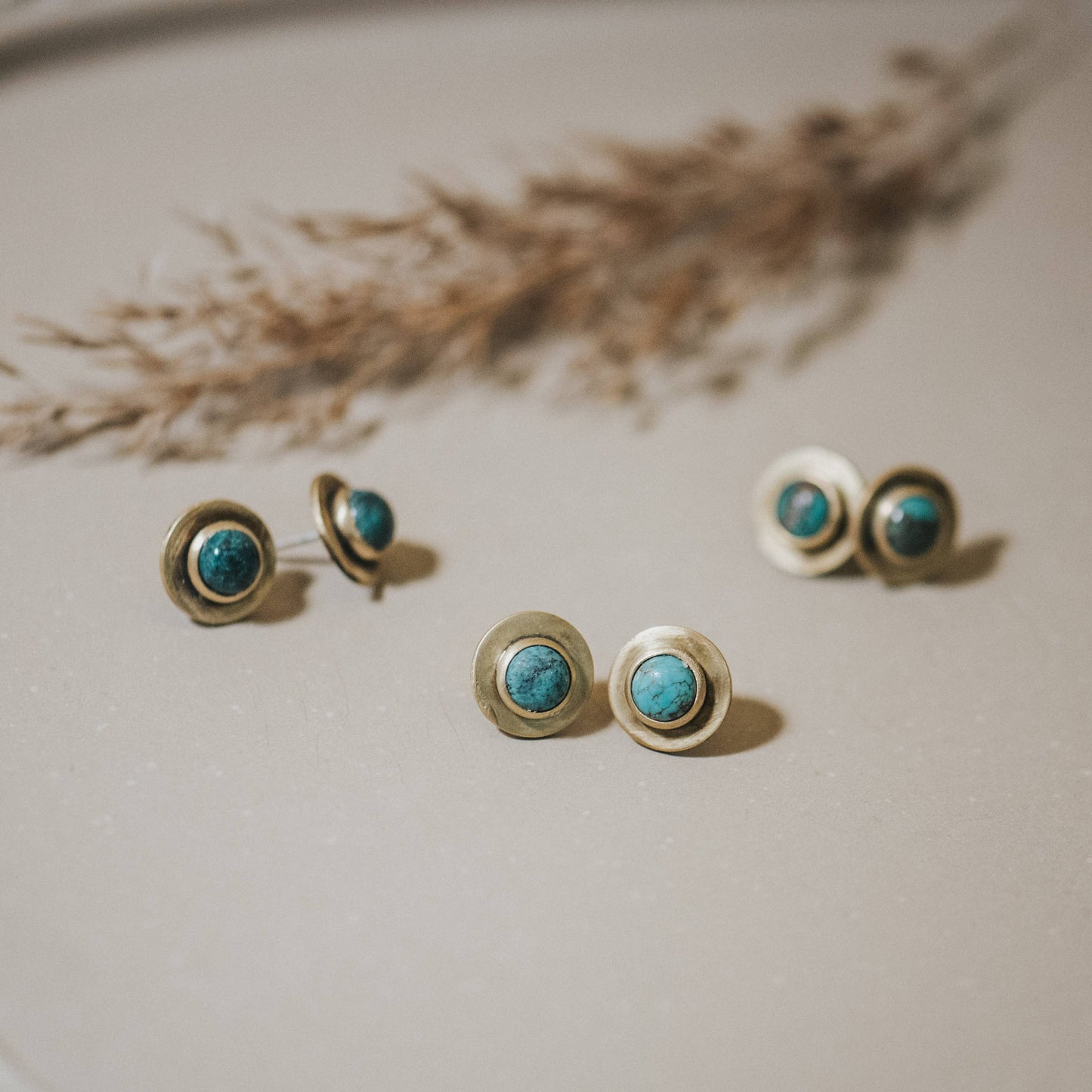 Commonform Gibbon Studs