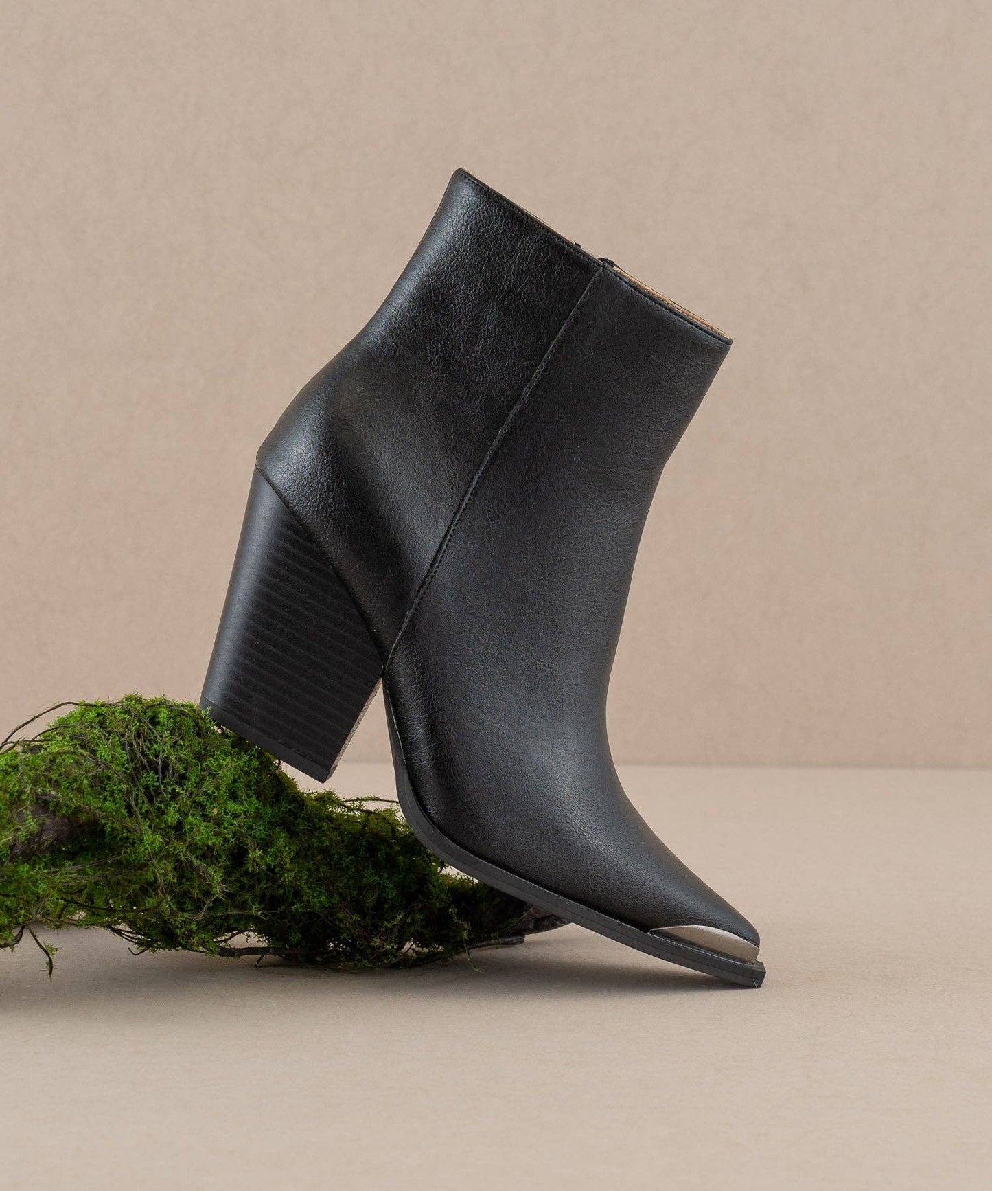Oasis Society The Frankie Black | Pointed Toe Cap Bootie