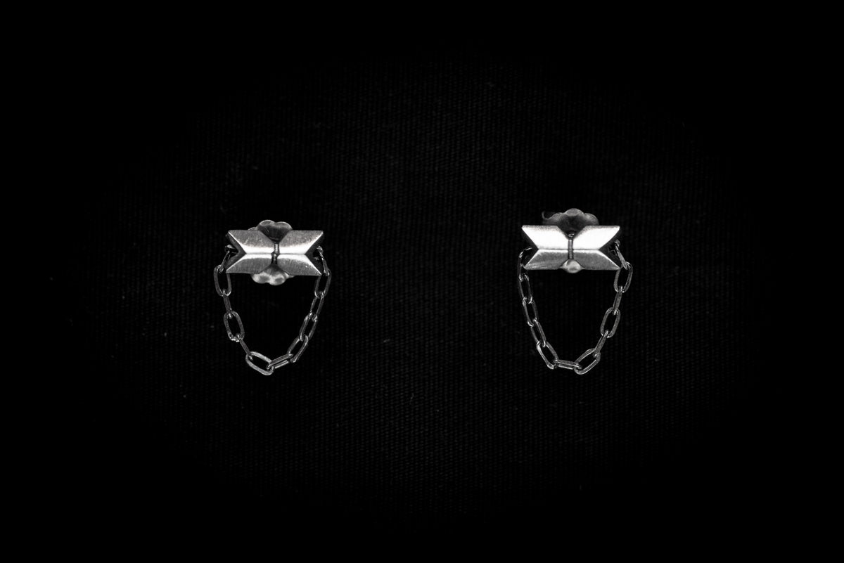 Deep Space Chain Studs Small