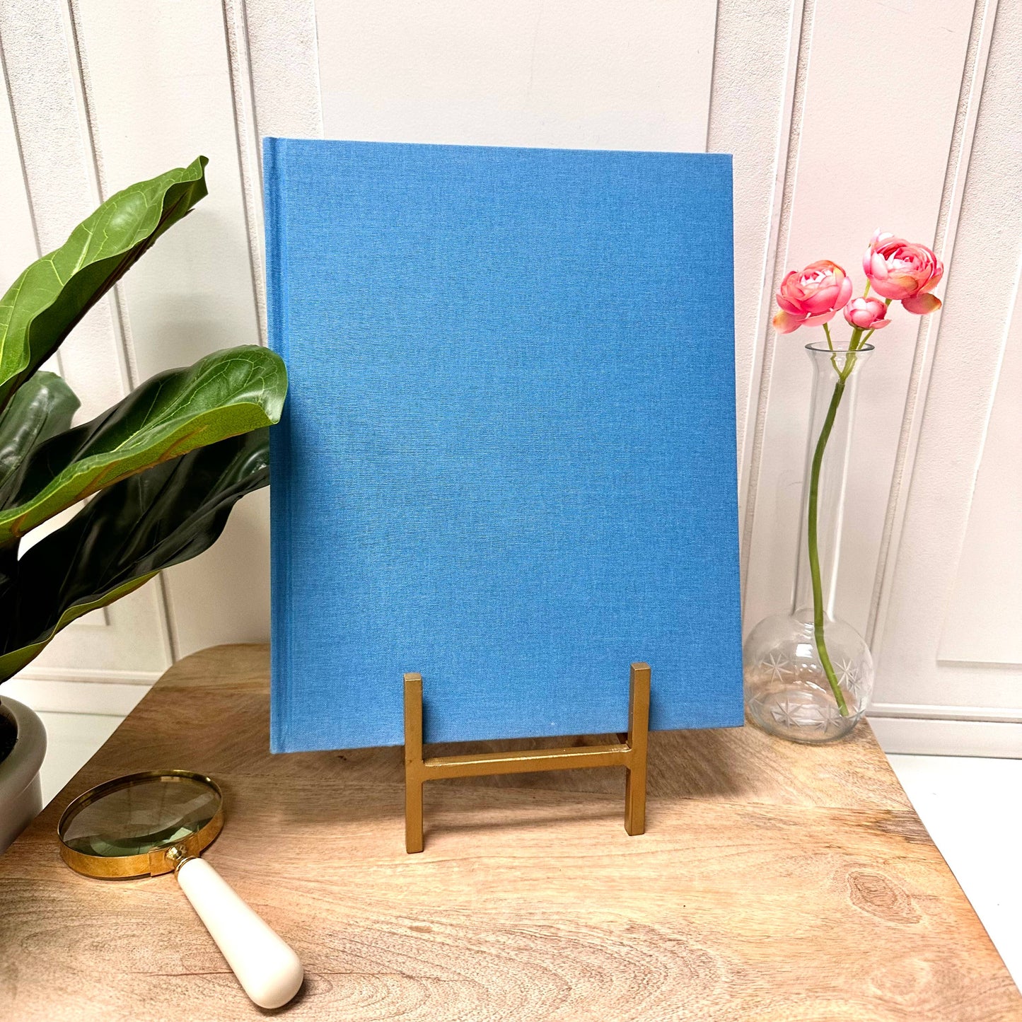 Modern Gold Easel Stand