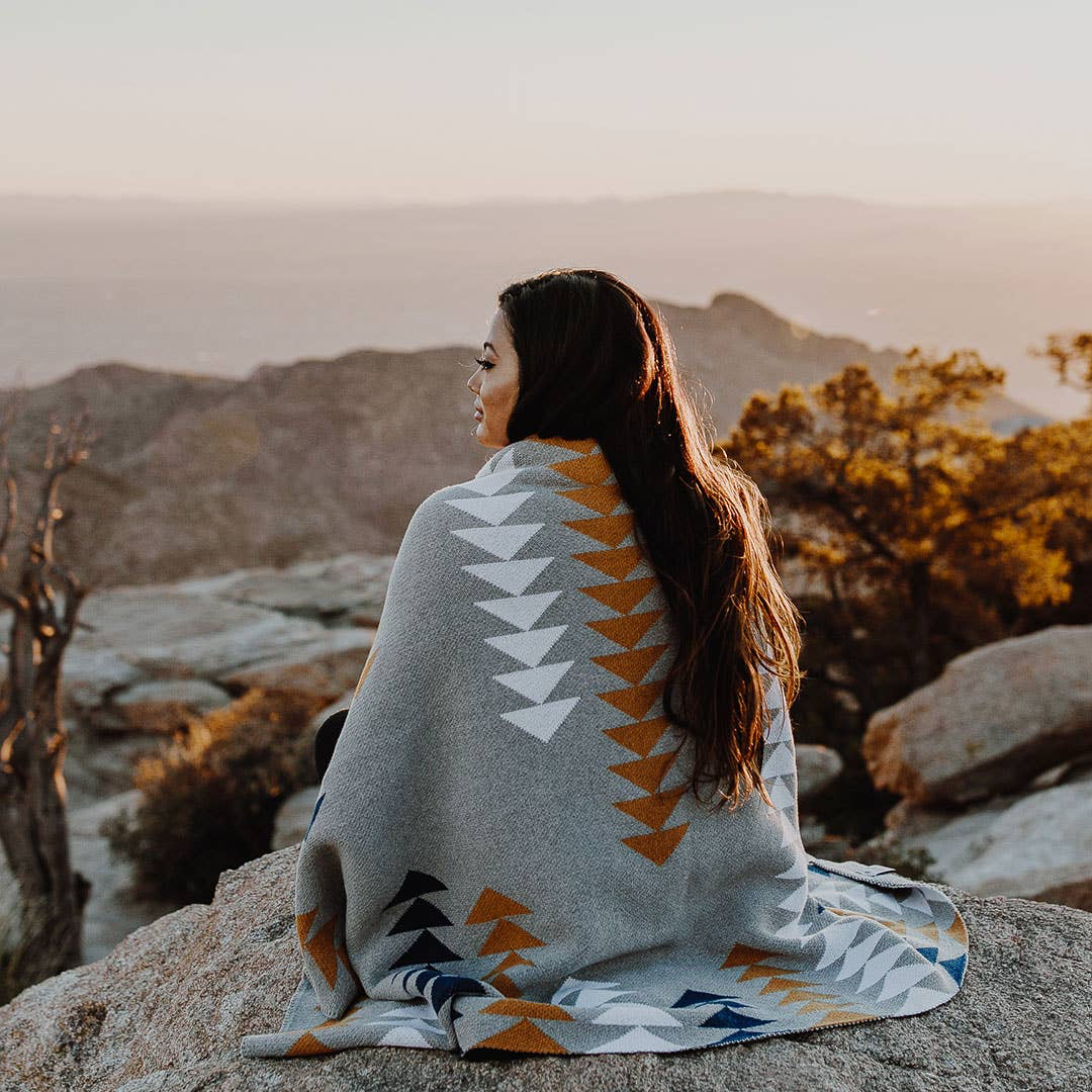 Seek & Swoon Adventure Throw Blanket