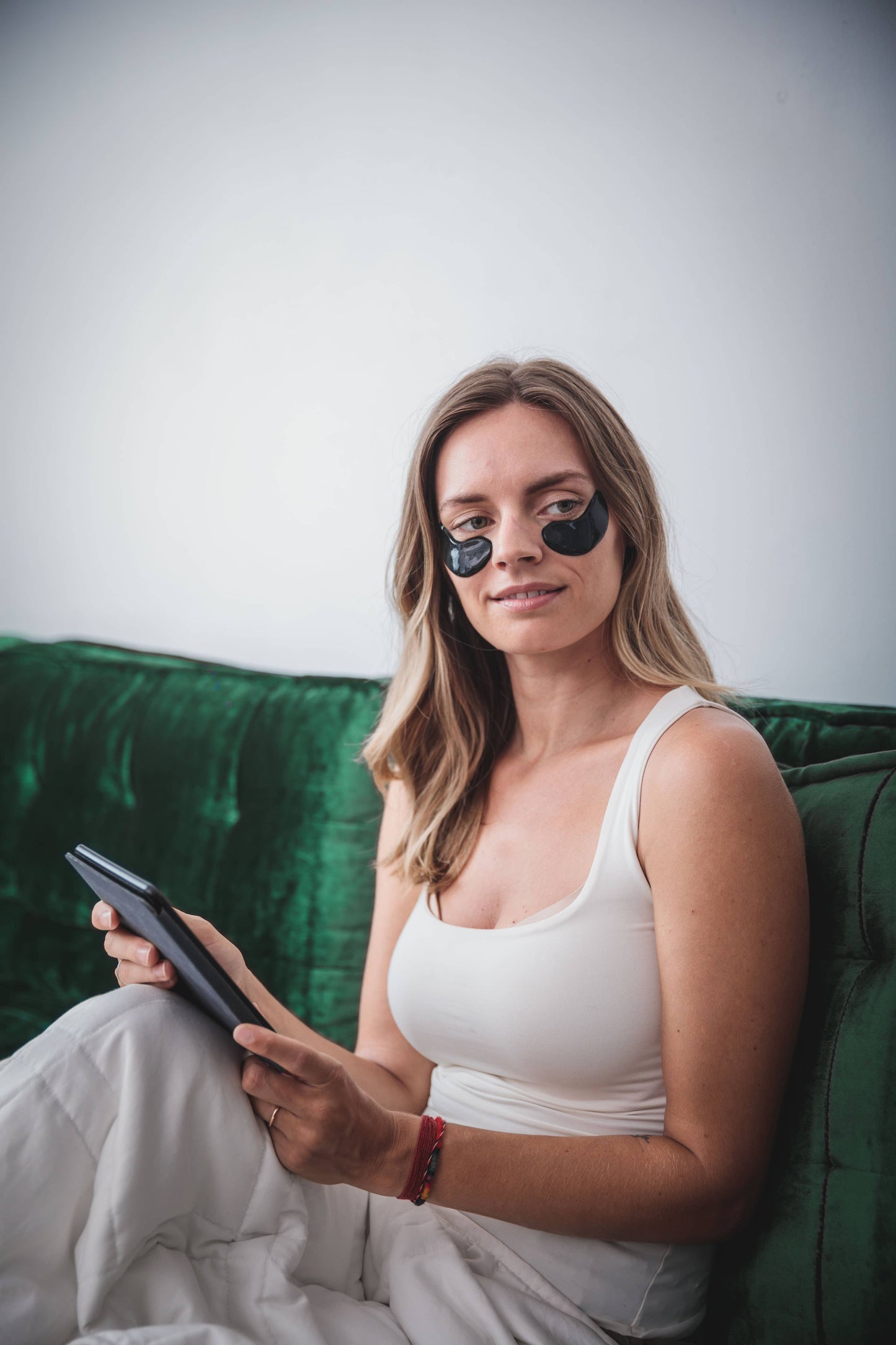 Wake Up Charcoal + Hyaluronic Acid Eye Mask - 1 pair - Pure SOl