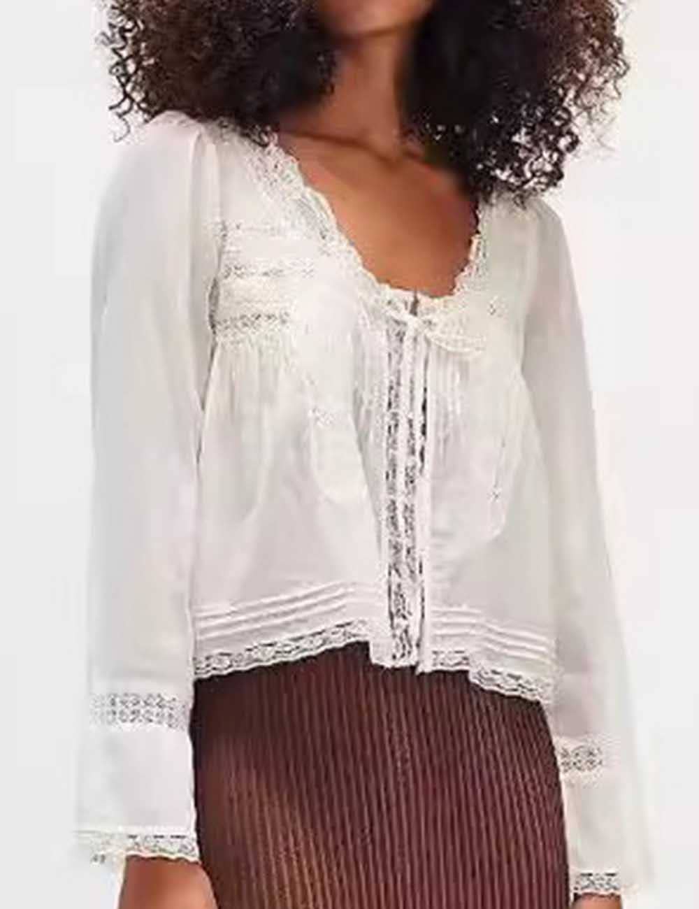 Dove U-Neck Lace Blouse