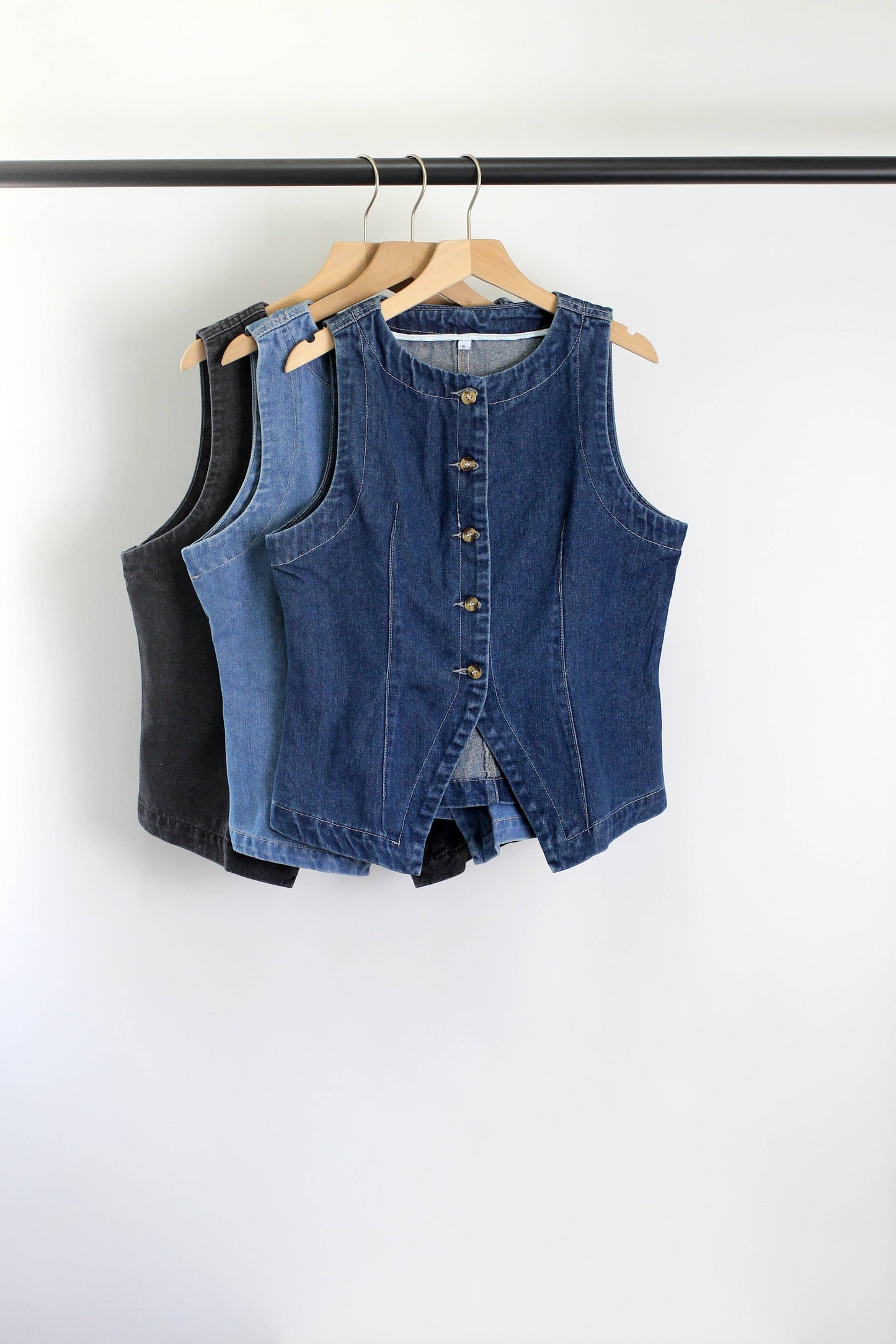Miki Sleeveless Button-Down Top