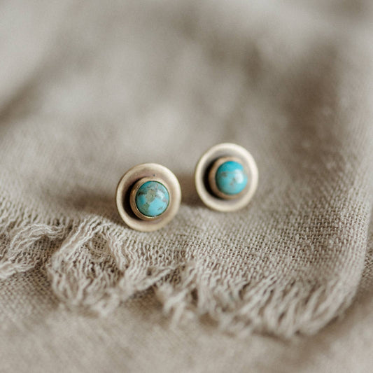Commonform Gibbon Studs